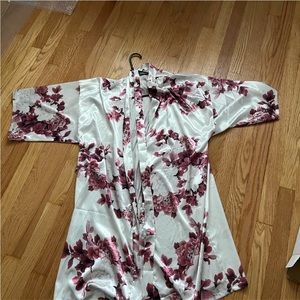 Bridal robe white and burgundy peony wedding get ready